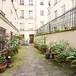 Appart Faubourg St Denis 4 Personnes