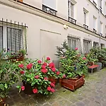 Appart Faubourg St Denis 4 Personnes